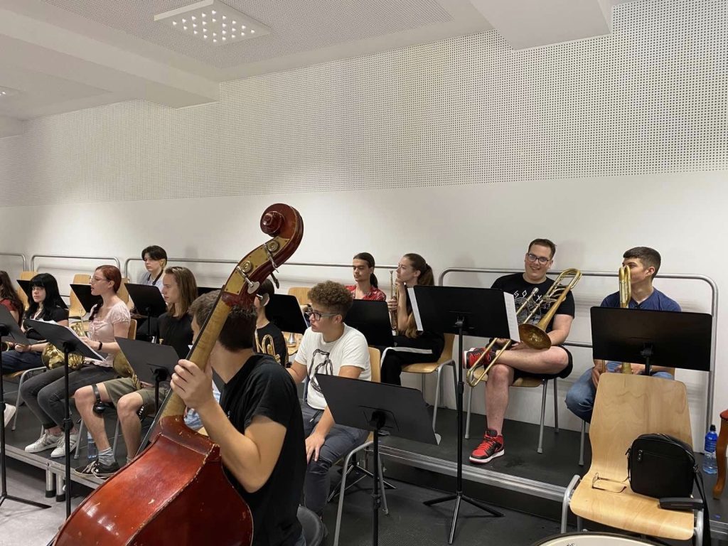 Ученици наше школе на проби Војвођанског Омладинског симфонијског оркестра у Новом Саду