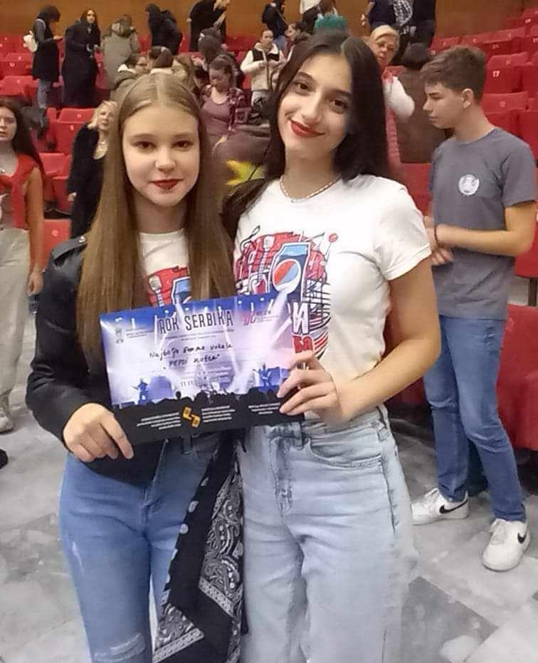 Read more about the article Чланице школског бенда „Пепси служба“ освојиле награде на Првом републичком такмичењу средњошколских бендова „Рок Сербика“